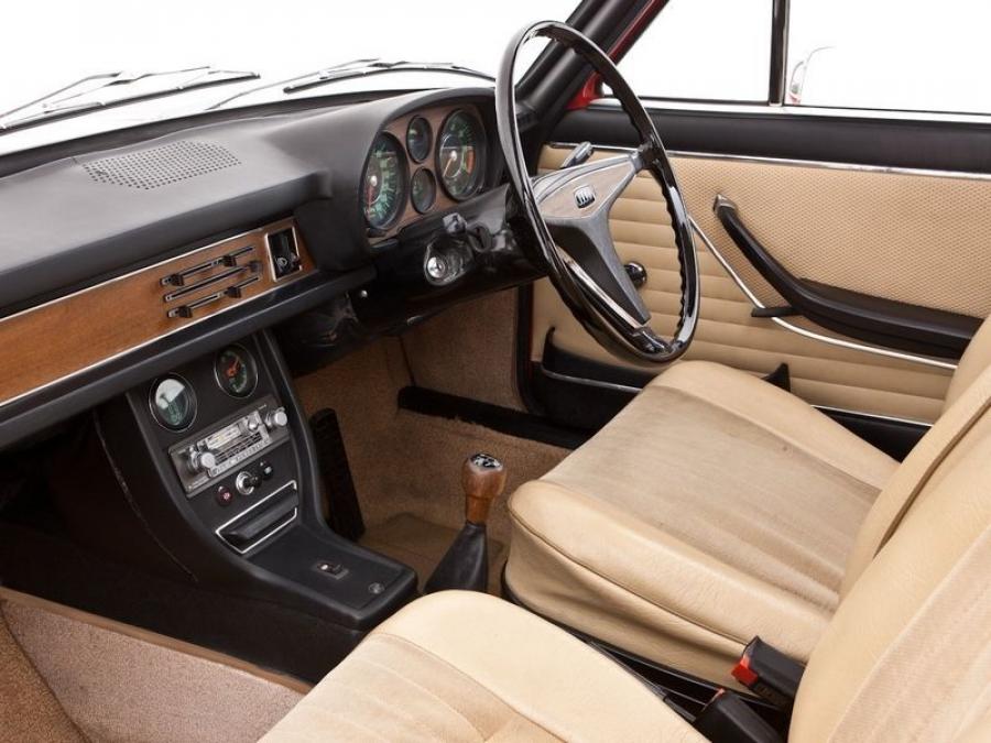 Интерьер Audi 100 (C1) 1968 года  (UK) (фото 4 из 9)